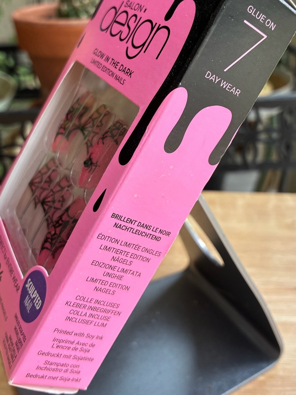 KISS Salon Design Glow in Dark Limited Edition Spiderweb Press-On Nails L (24ct) - Picture 3 of 4